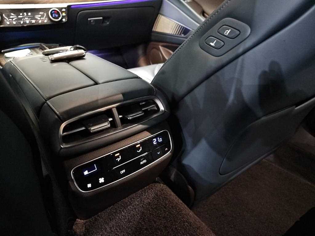 Genesis G80 — photo 13