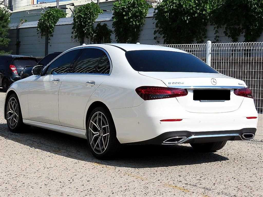 Mercedes-Benz E-Class — photo 03
