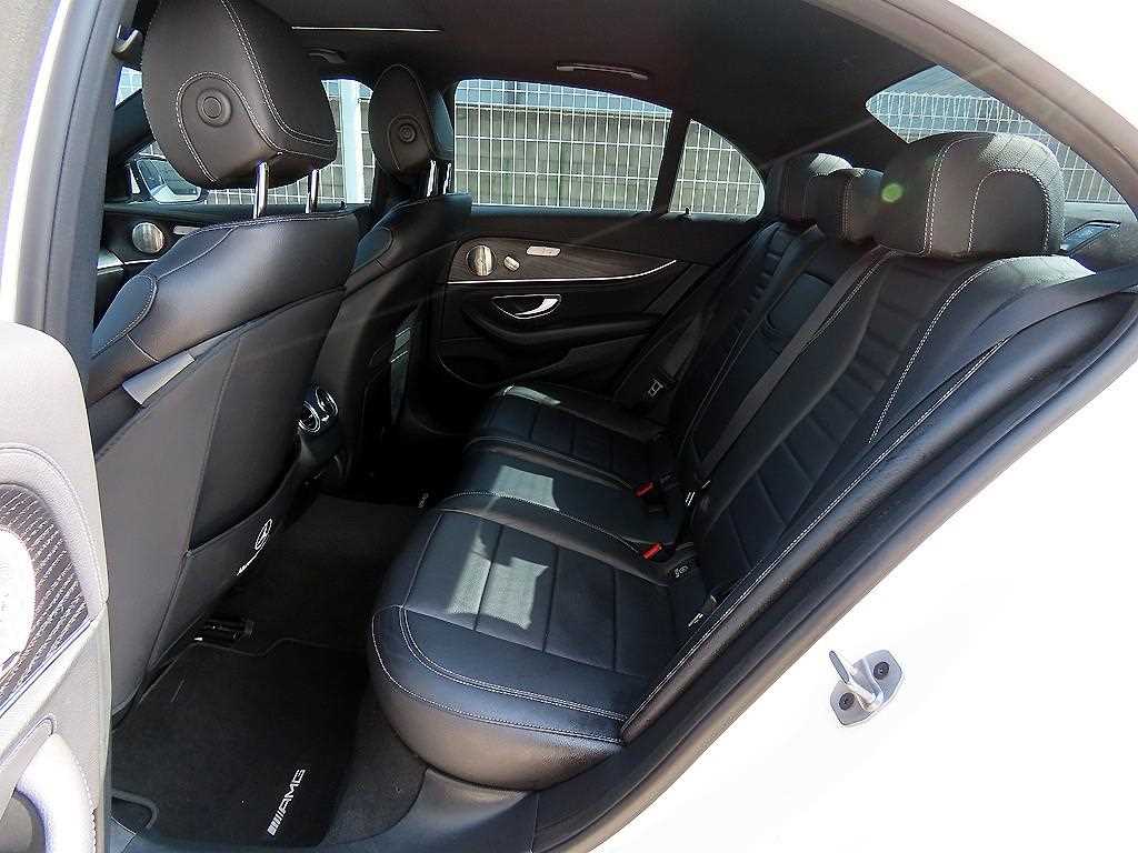 Mercedes-Benz E-Class — photo 06