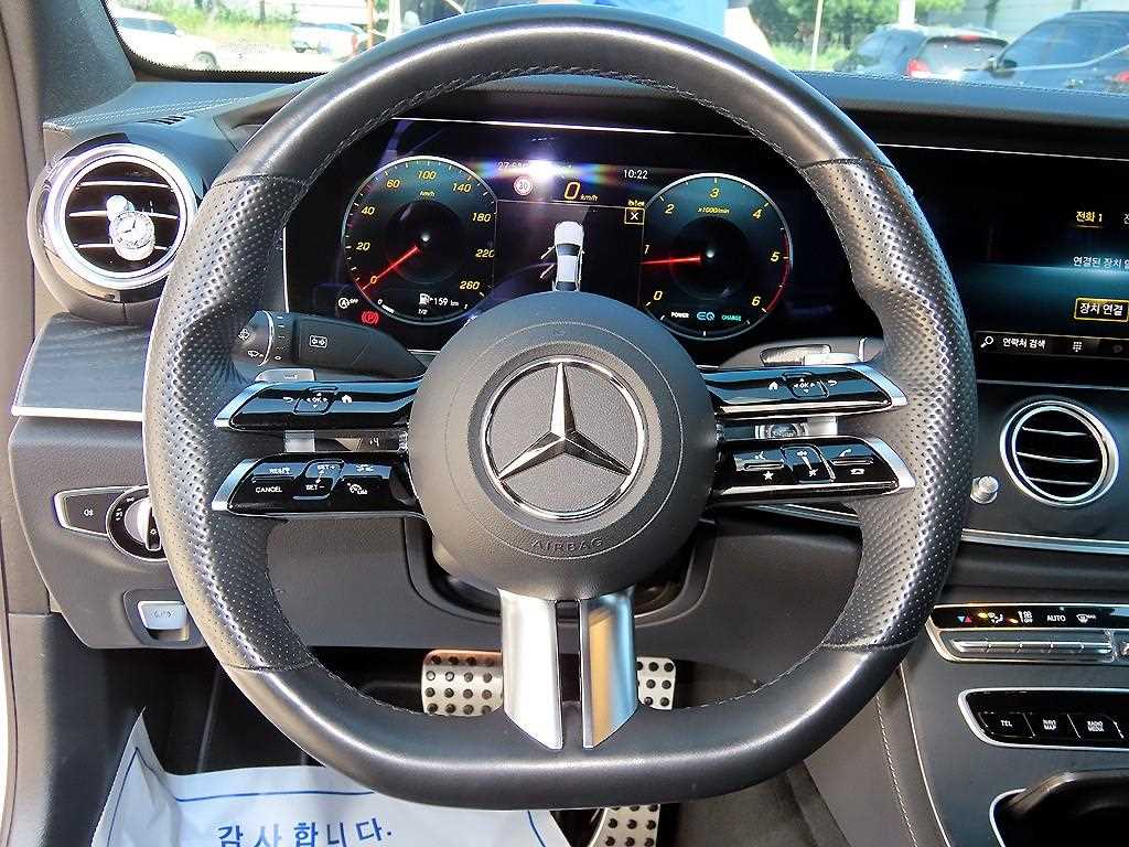 Mercedes-Benz E-Class — photo 08