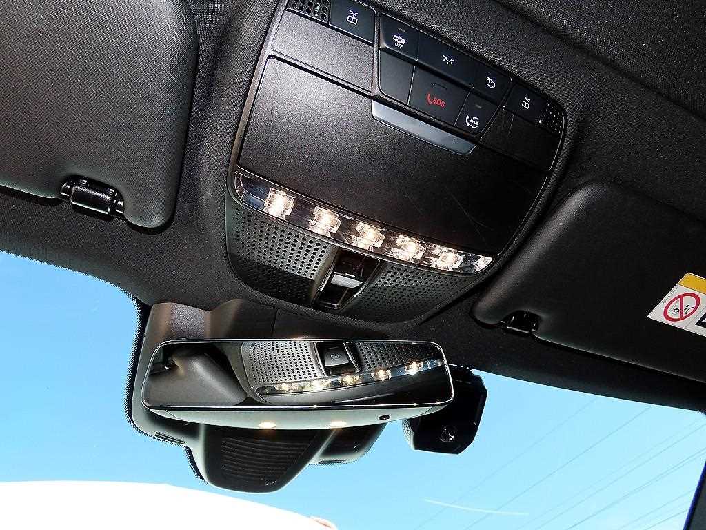 Mercedes-Benz E-Class — photo 15