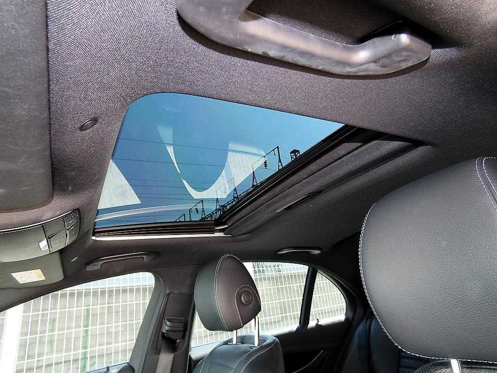 Mercedes-Benz E-Class — photo 16