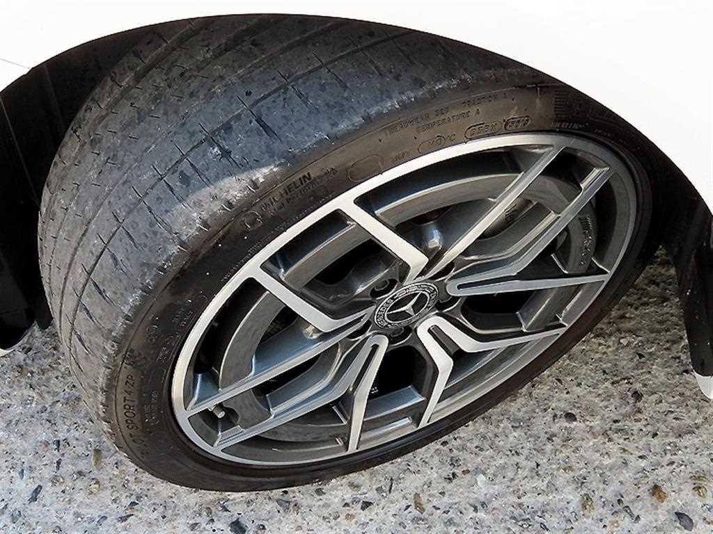 Mercedes-Benz E-Class — photo 20