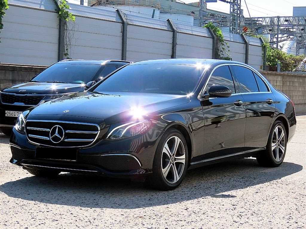 Mercedes-Benz E-Class — photo 02