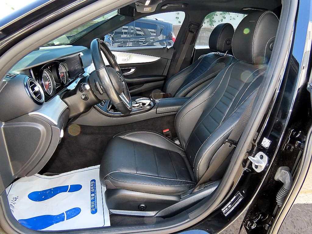 Mercedes-Benz E-Class — photo 05