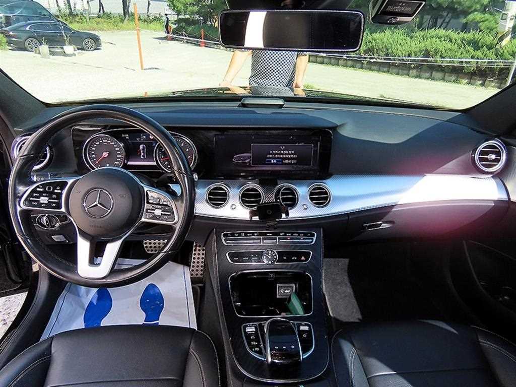 Mercedes-Benz E-Class — photo 07