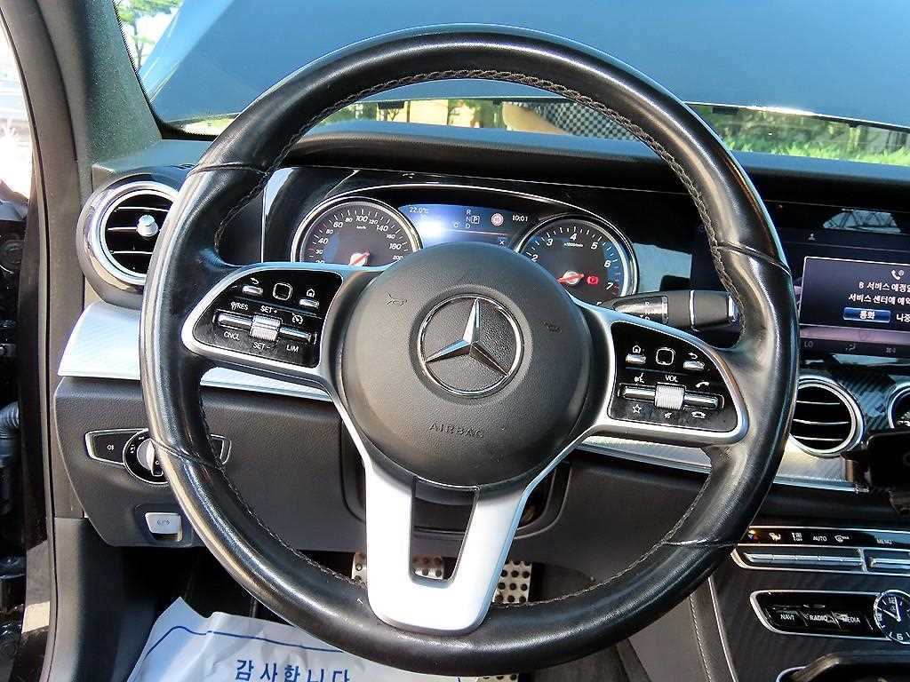 Mercedes-Benz E-Class — photo 08