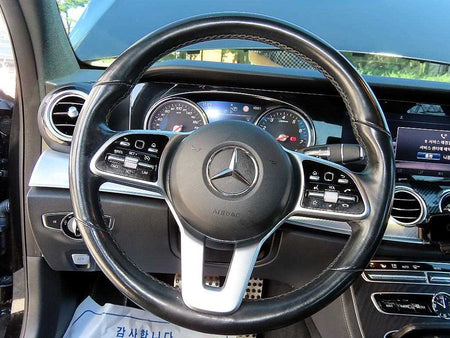 Mercedes-Benz E-Class — photo 08