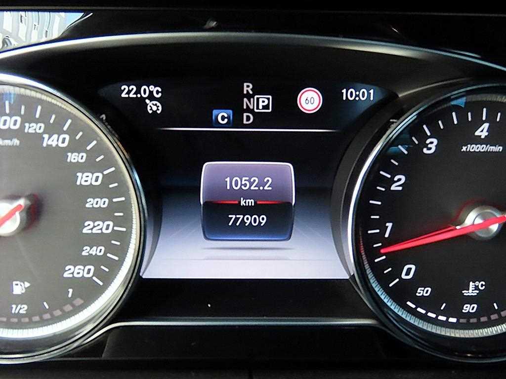 Mercedes-Benz E-Class — photo 09