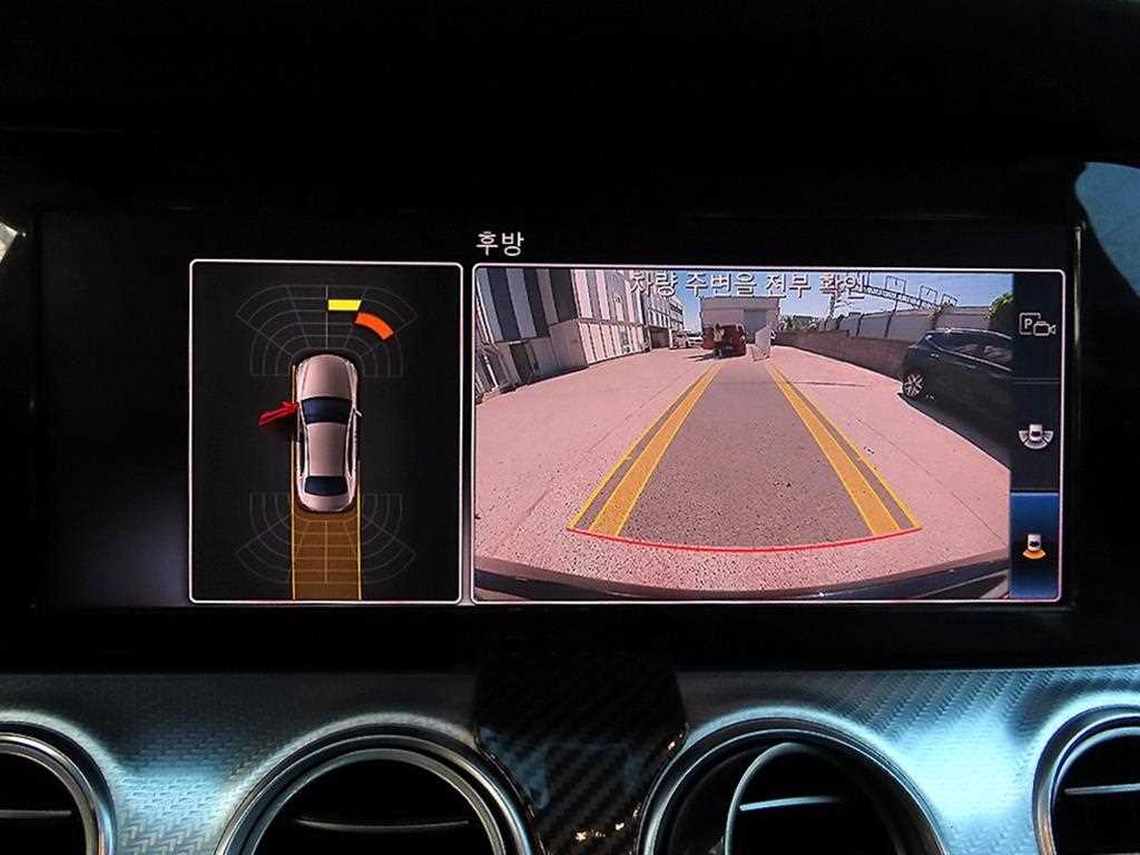 Mercedes-Benz E-Class — photo 15