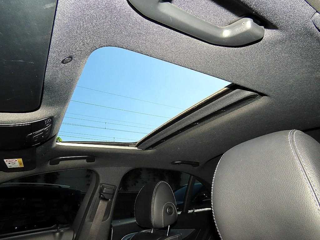 Mercedes-Benz E-Class — photo 17