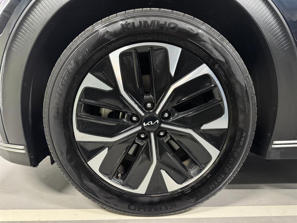 Kia EV6 — photo 18