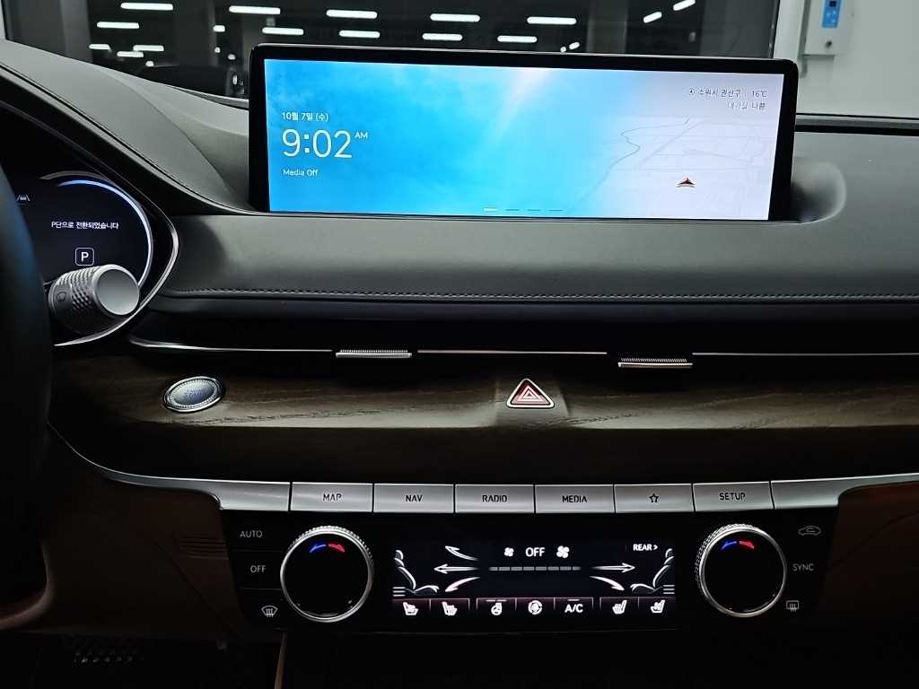 Genesis G80 — photo 10