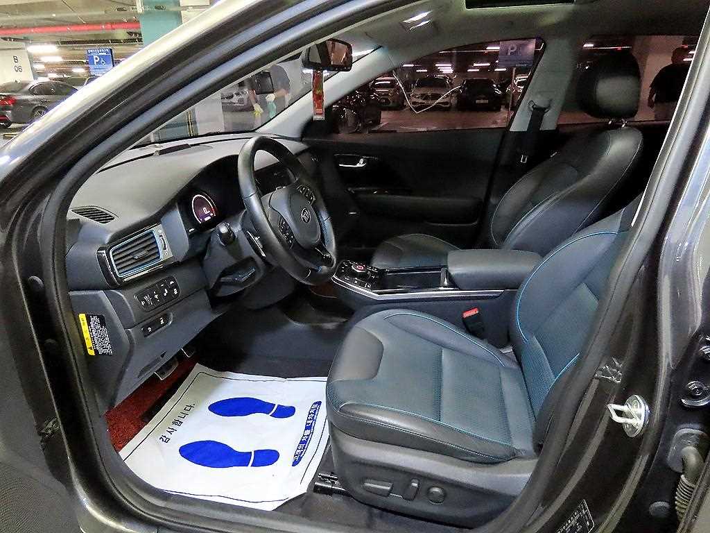 Kia Niro — photo 06