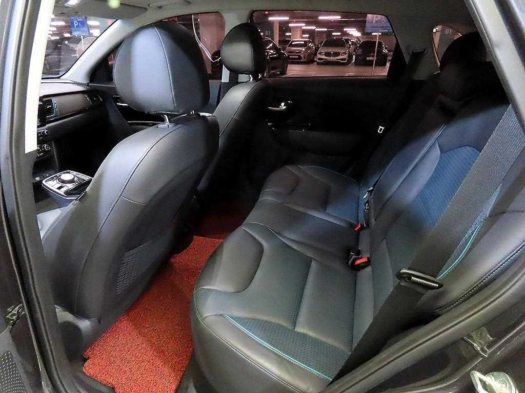 Kia Niro — photo 07