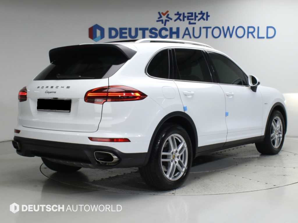 Porsche Cayenne — photo 02