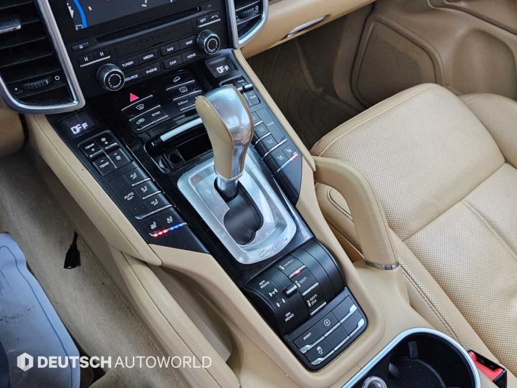 Porsche Cayenne — photo 09
