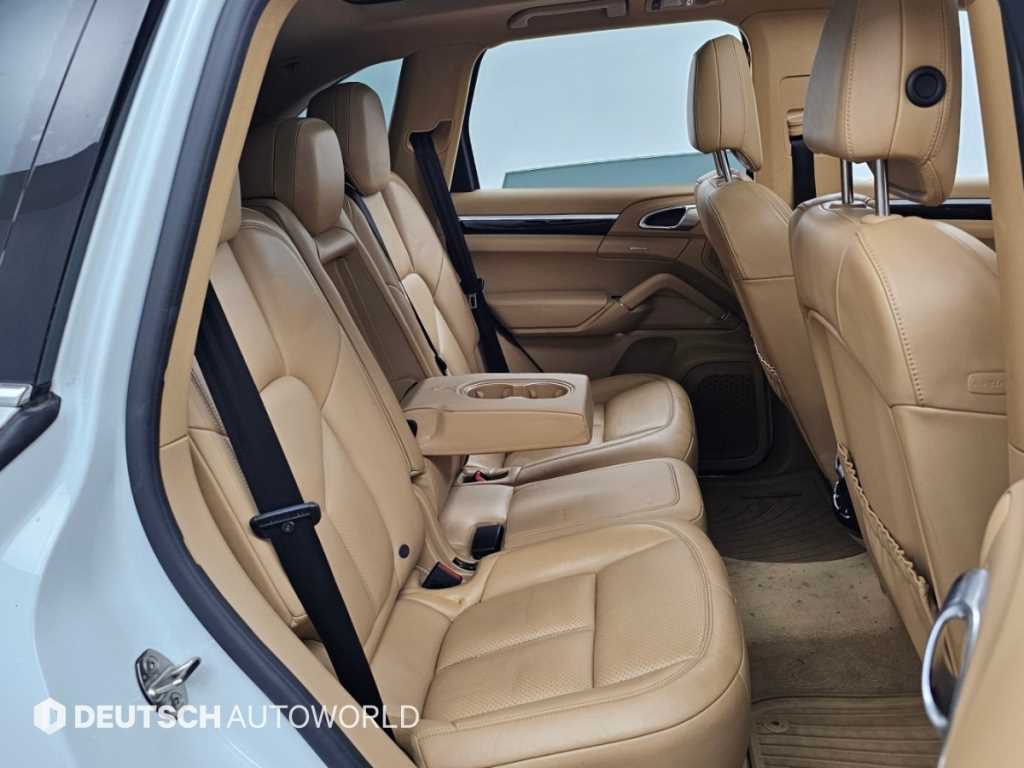 Porsche Cayenne — photo 12