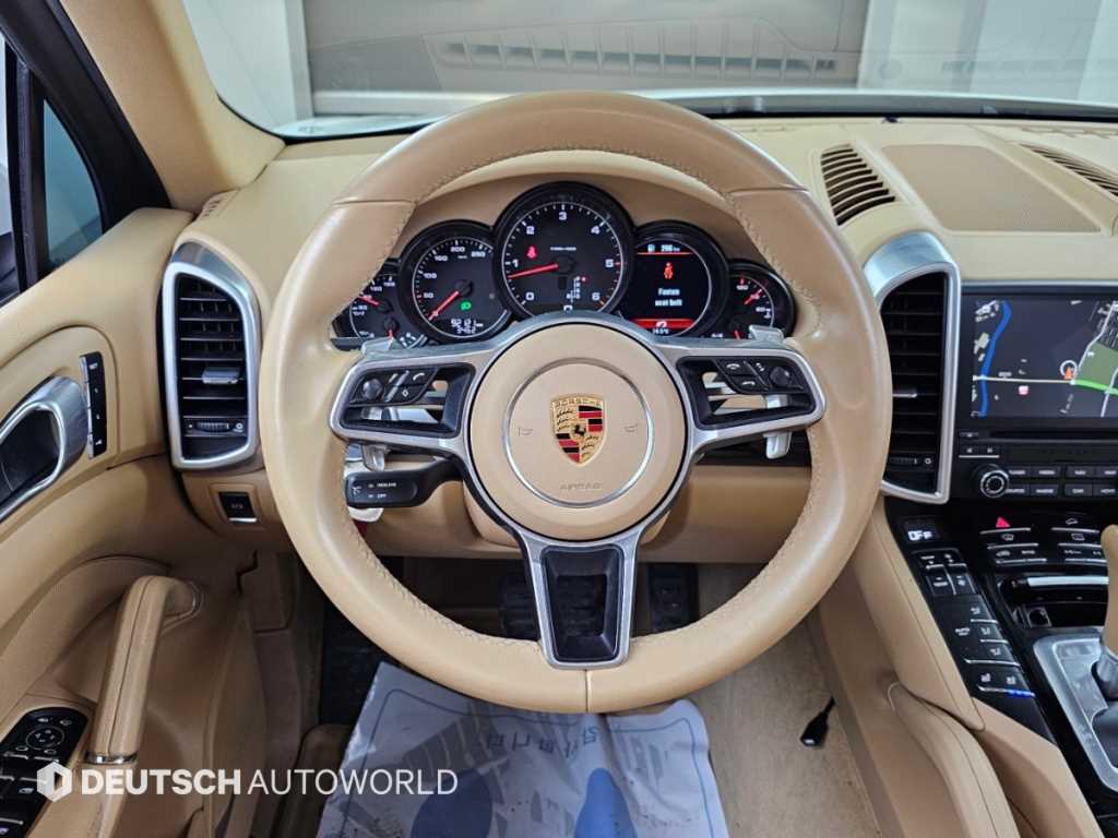 Porsche Cayenne — photo 13