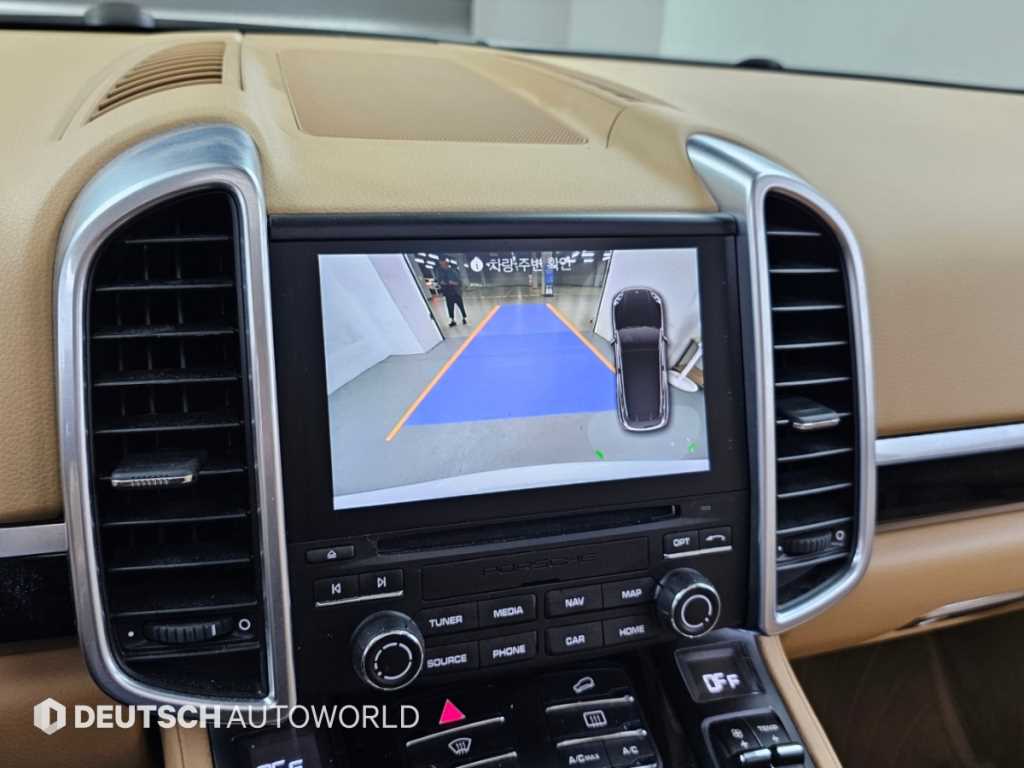 Porsche Cayenne — photo 15