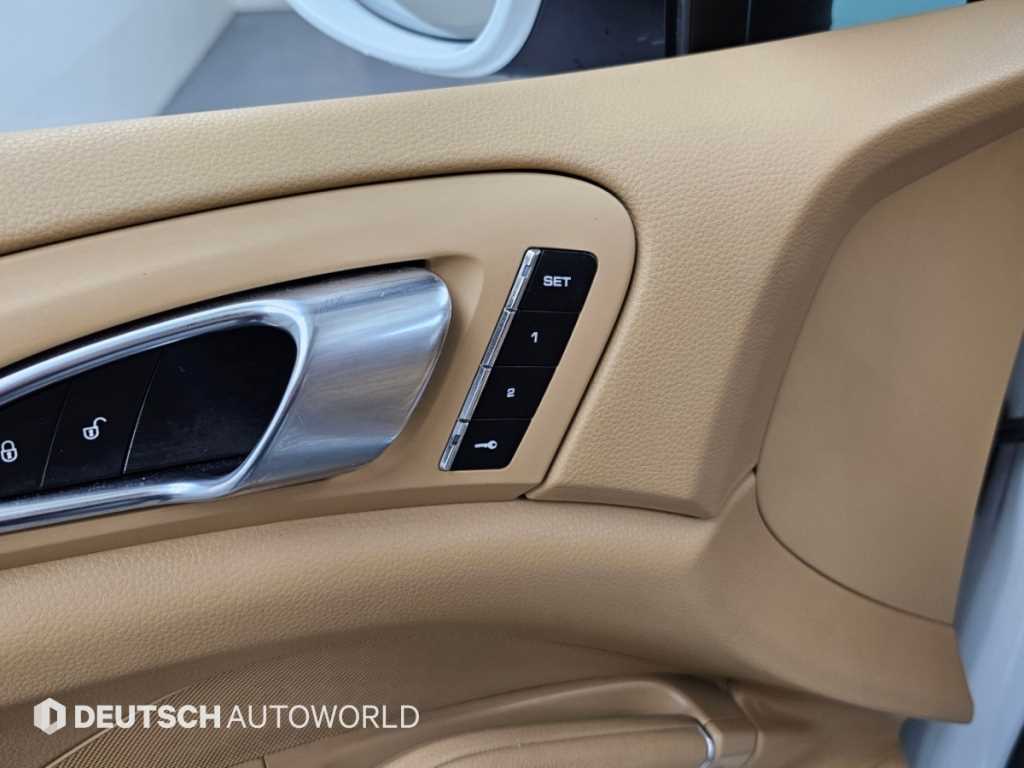 Porsche Cayenne — photo 17