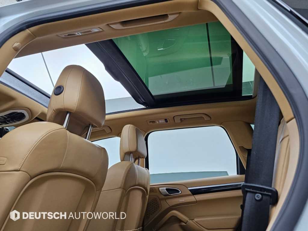 Porsche Cayenne — photo 18