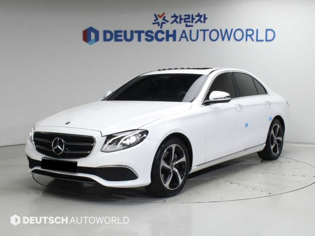 Mercedes-Benz E-Class — photo 01