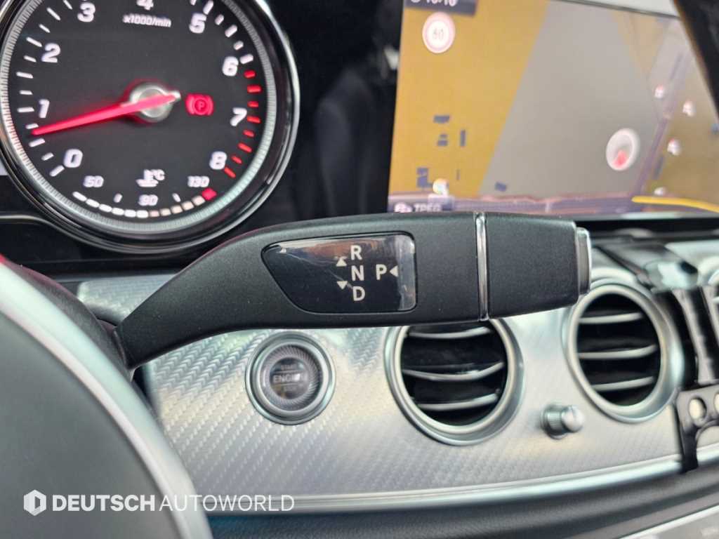 Mercedes-Benz E-Class — photo 09