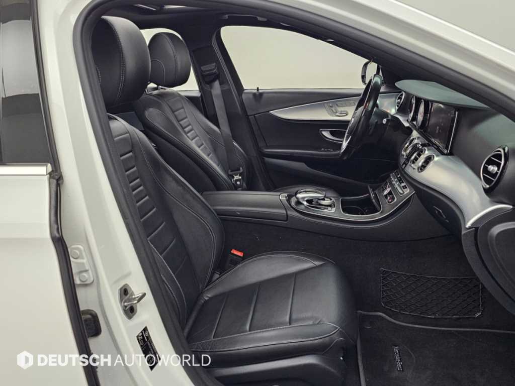 Mercedes-Benz E-Class — photo 10