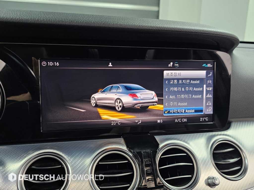 Mercedes-Benz E-Class — photo 17