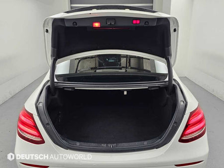 Mercedes-Benz E-Class — photo 19
