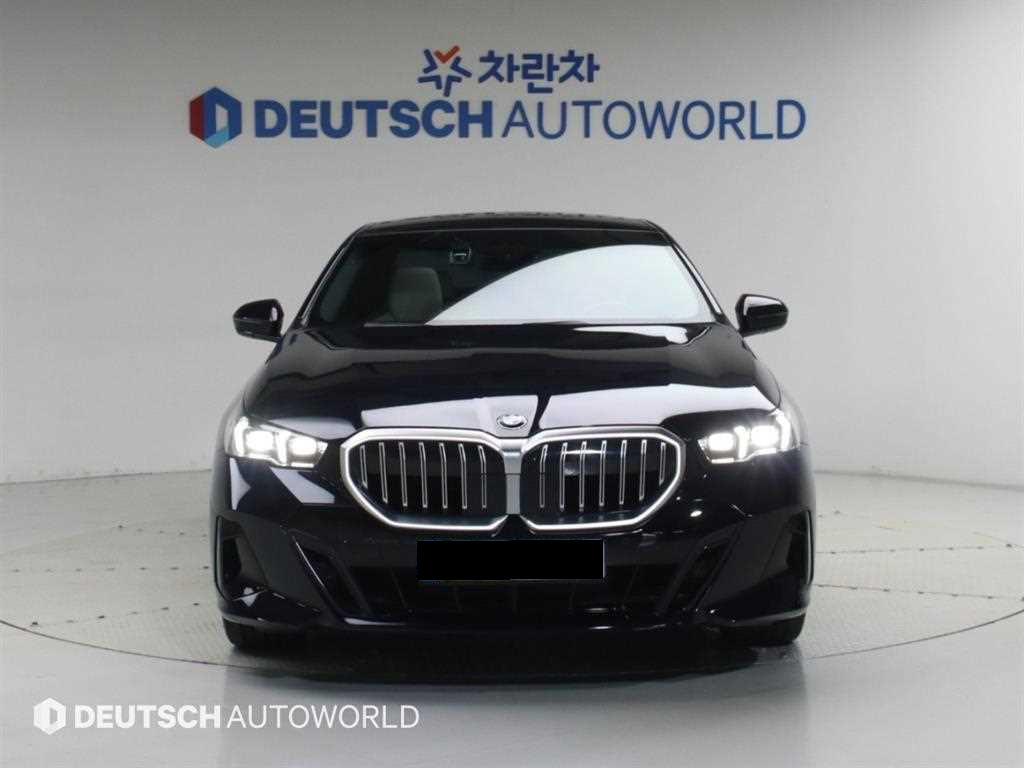 BMW 5-Series — photo 01