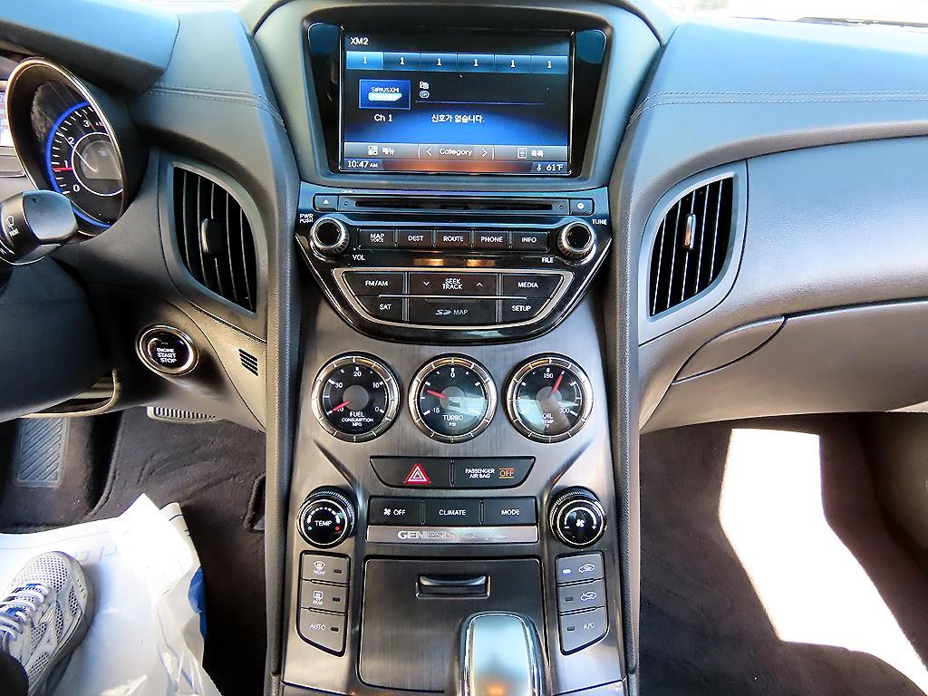 Hyundai Genesis — photo 13