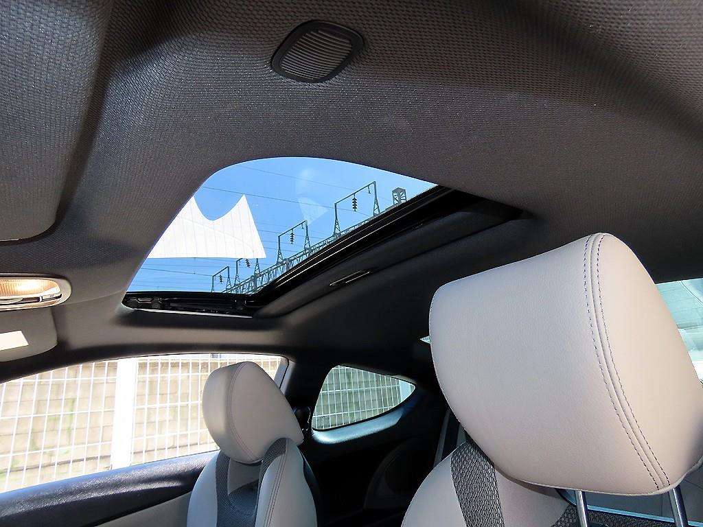 Hyundai Genesis — photo 17