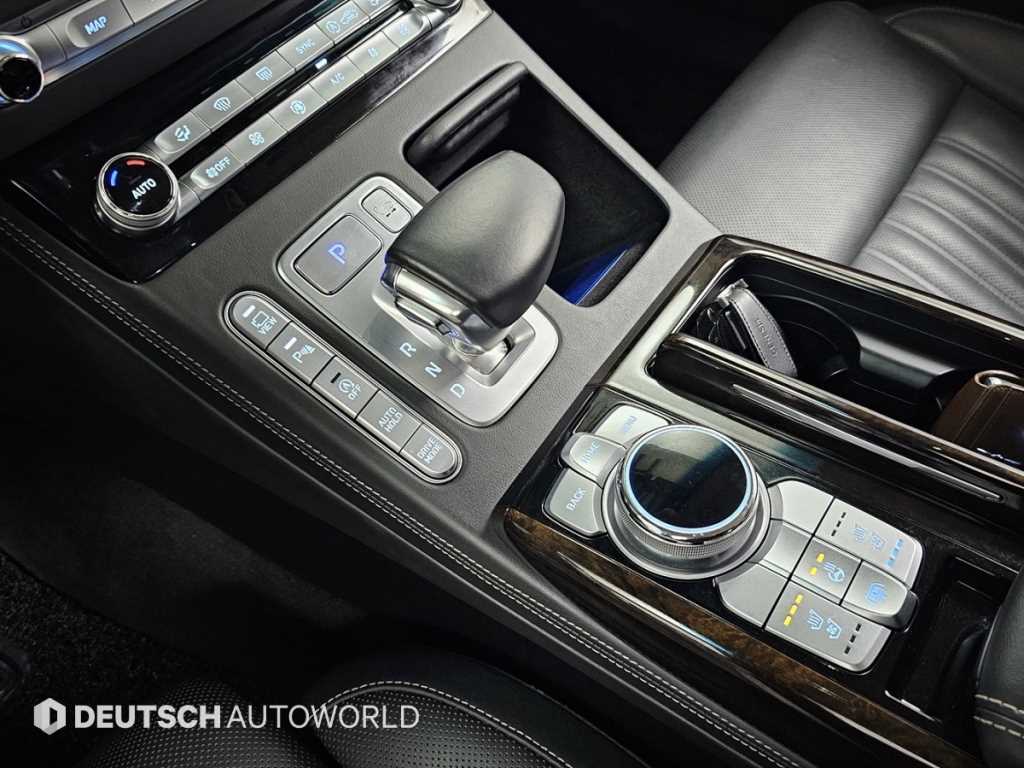 Genesis G90 — photo 09