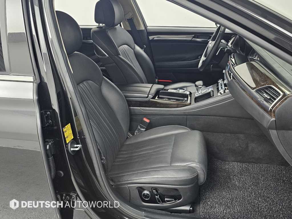 Genesis G90 — photo 10