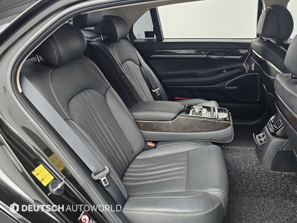 Genesis G90 — photo 12