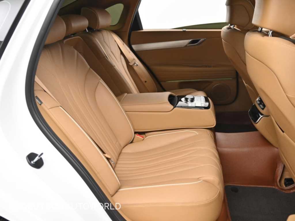 Genesis G80 — photo 12