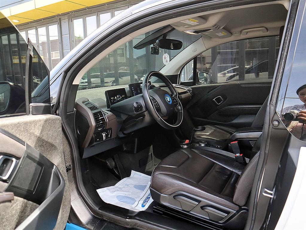 BMW i3 — photo 17