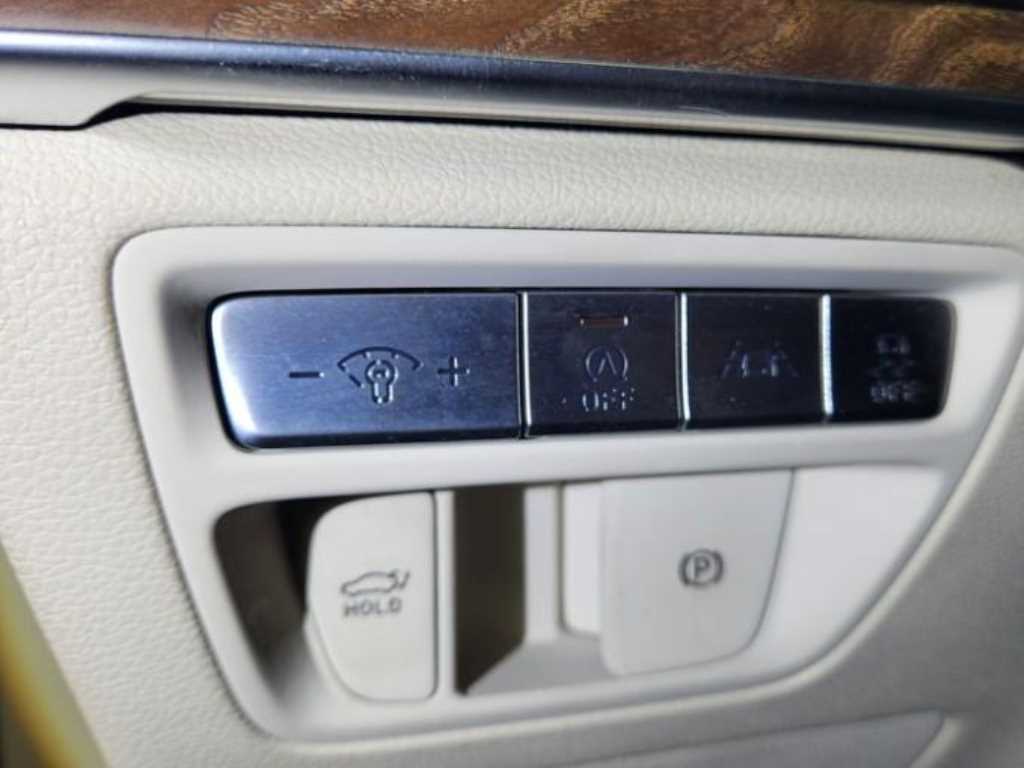 Genesis G80 — photo 13