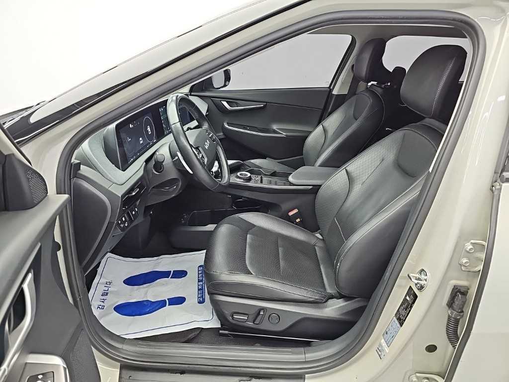 Kia EV6 — photo 11