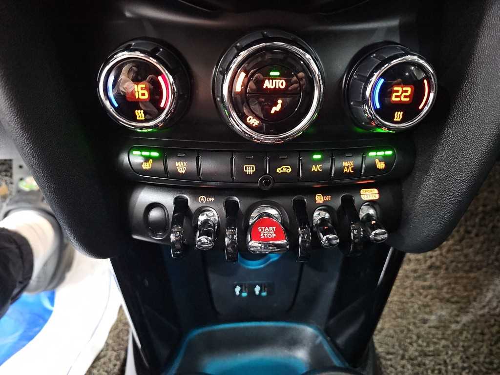 Mini Cooper — photo 10