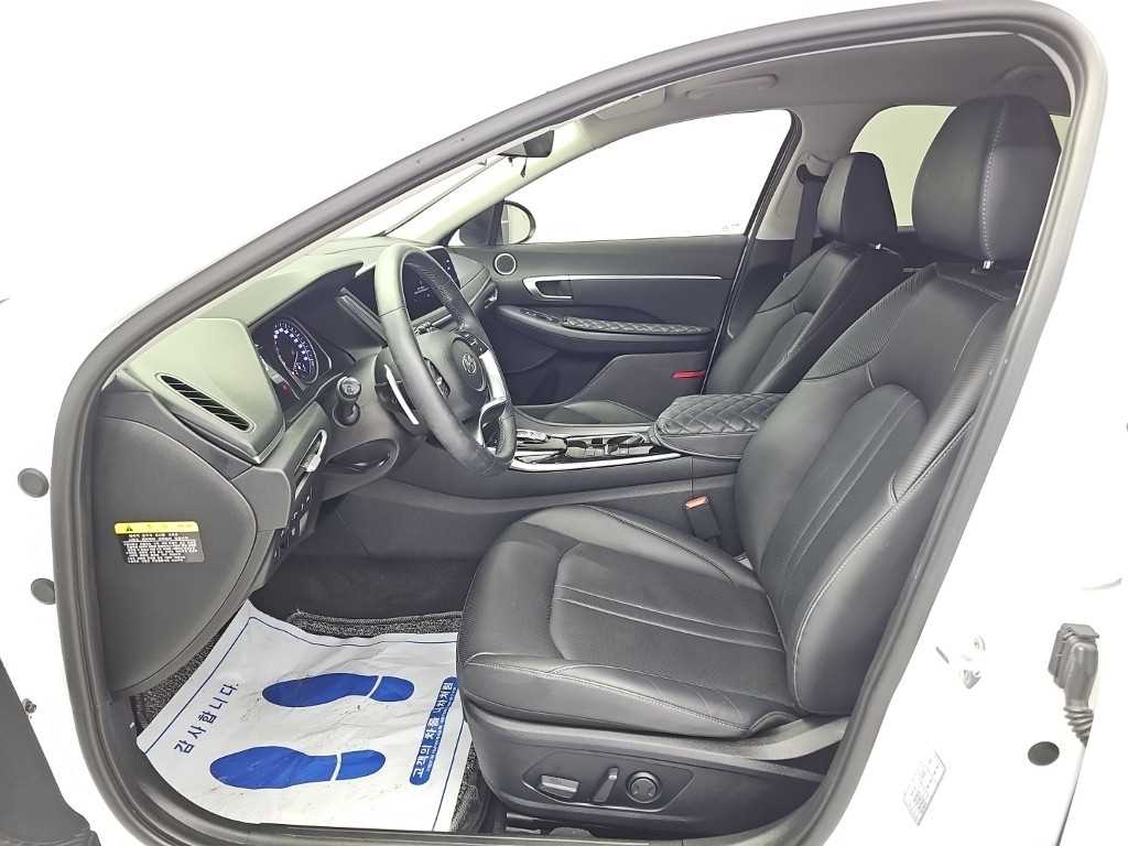 Hyundai Sonata — photo 11