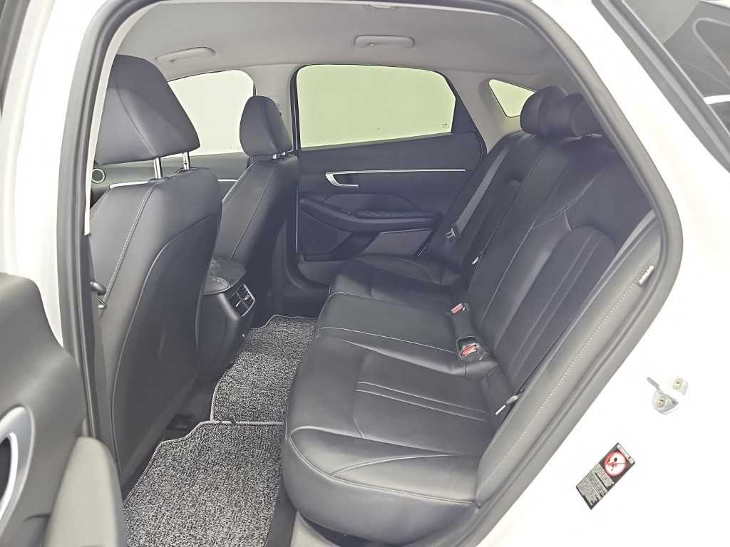 Hyundai Sonata — photo 12