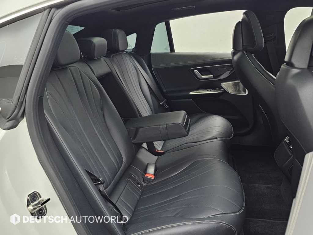 Mercedes-Benz EQE — photo 12