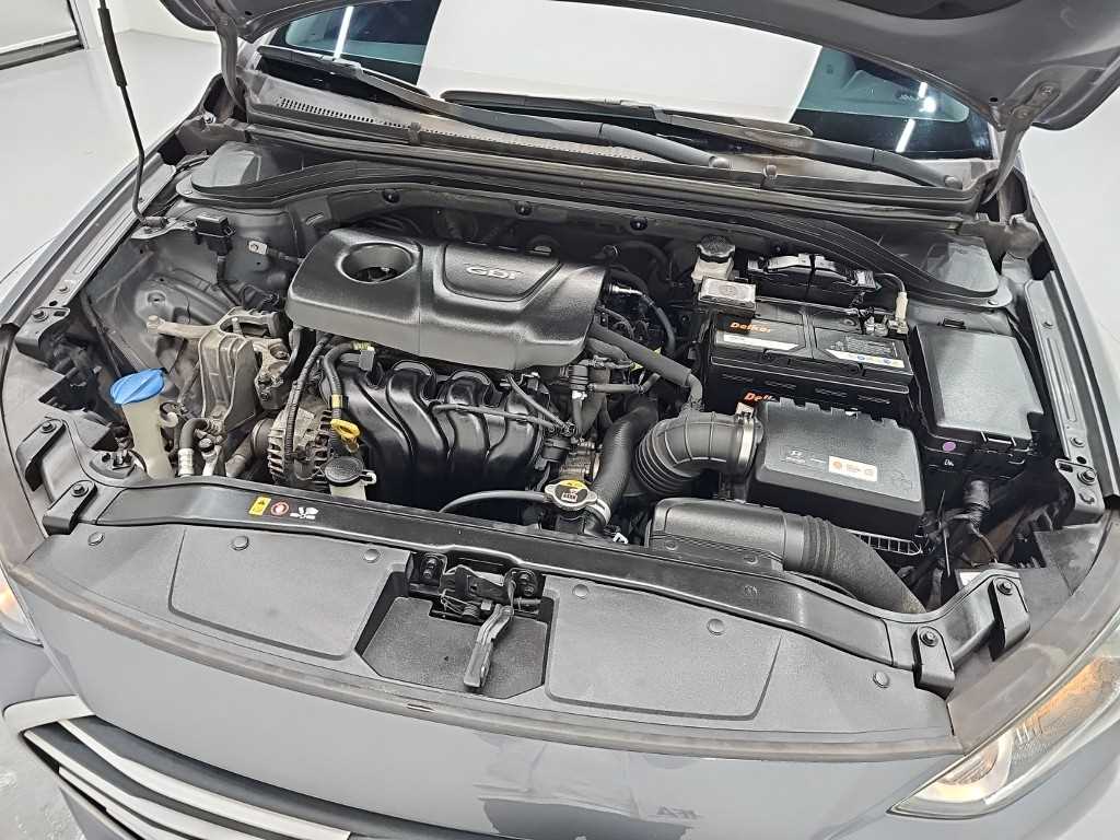 Hyundai Avante — photo 05