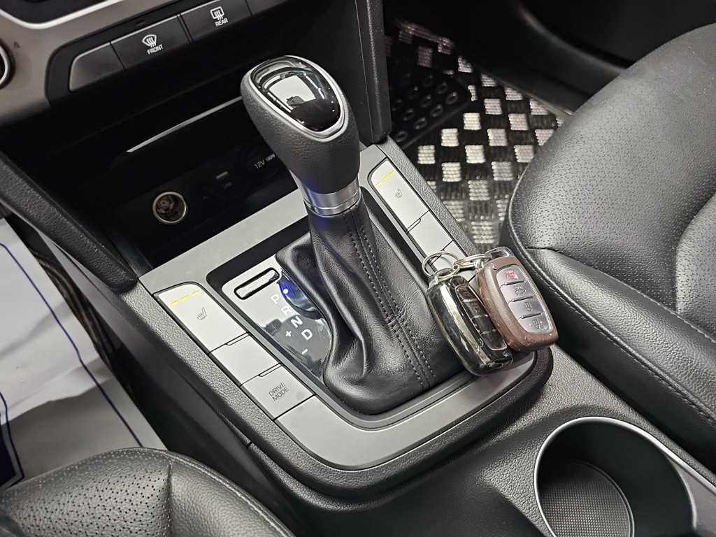 Hyundai Avante — photo 08