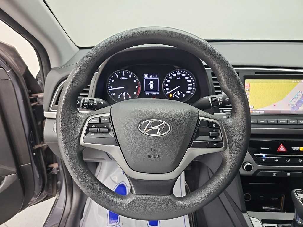 Hyundai Avante — photo 09