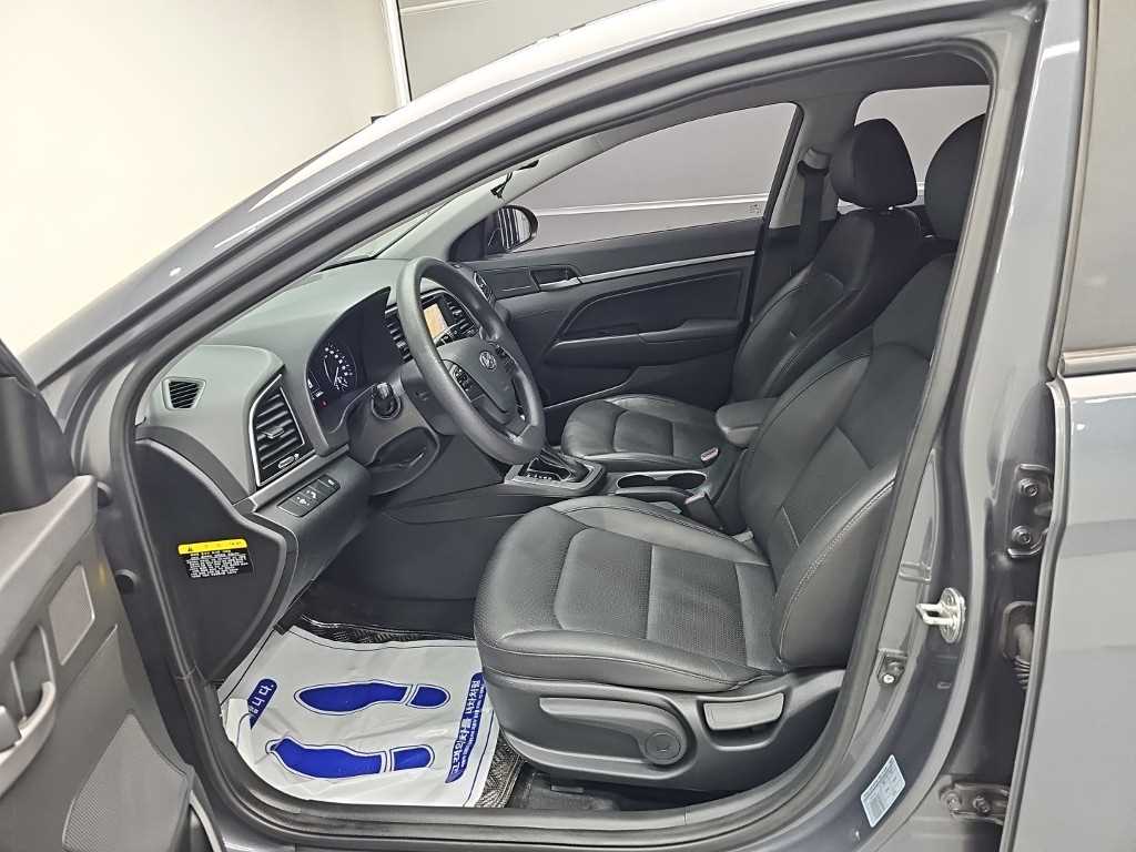 Hyundai Avante — photo 11