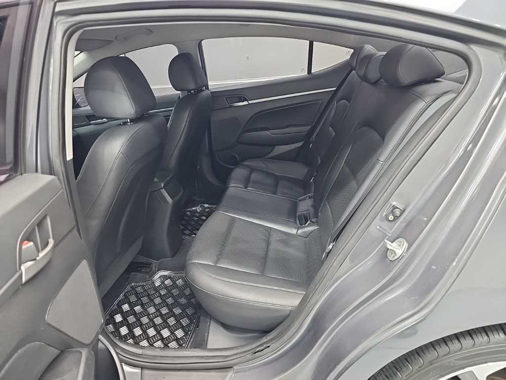 Hyundai Avante — photo 12